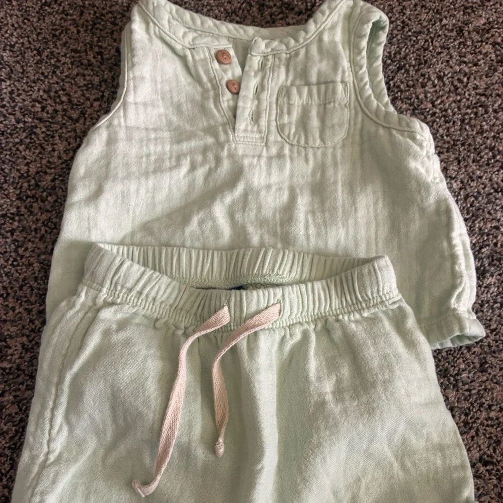 Baby Old Navy light green tank and short set 3-6 months
